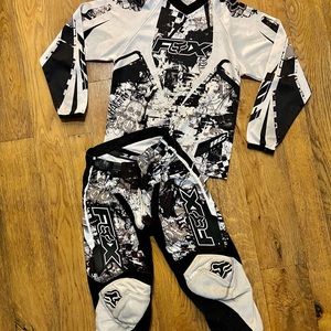 SOLD ✅ Fox Motocross Gear Boys size 8